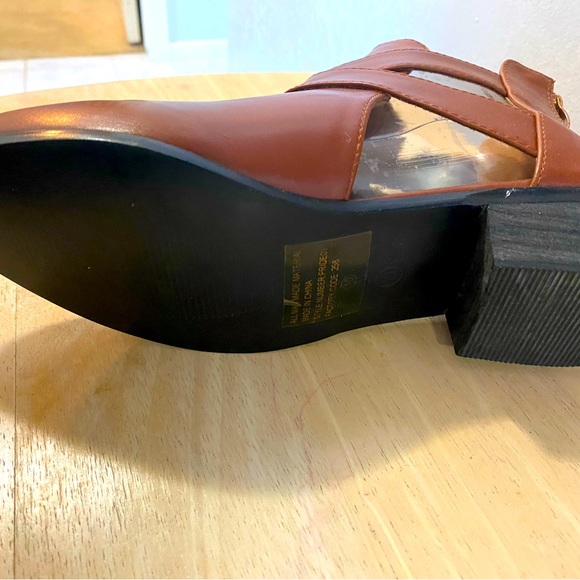 Shoes - Picture 5 of 5